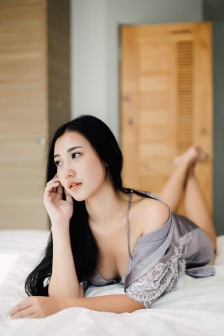 野风湿身的女人